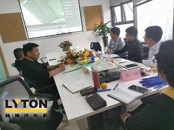 热烈欢迎中石化领导一行莅临w66给利老牌电脑洗车机厂家参观考察