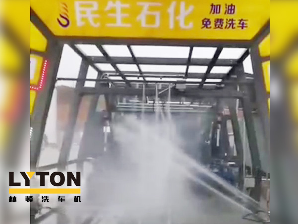 黄色款w66给利老牌FX-11系列隧道式连续全自动洗车机设备,外表高压冲洗、仿型超柔刷洗、轮刷清洗等,众多客户选择!